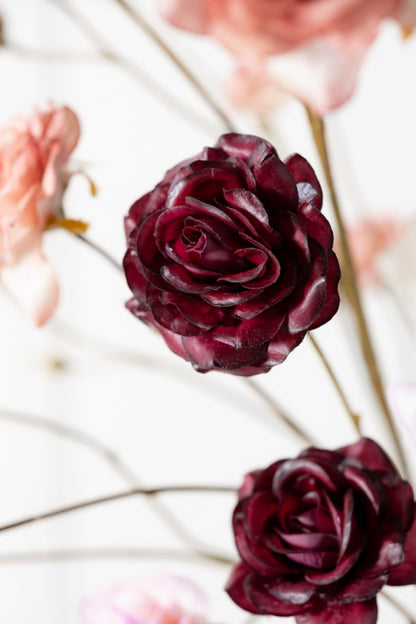 Roos tak bordeaux – zijden bloem 67 cm – afbeelding 3