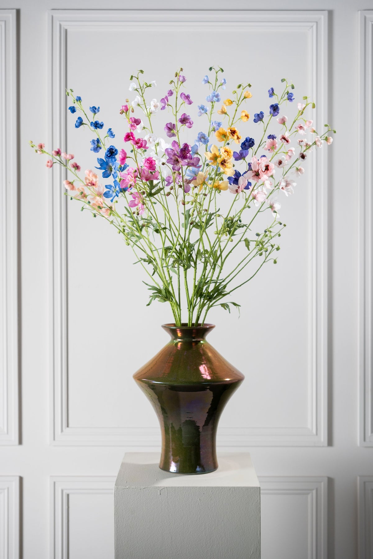 Delphinium tak blauw in sfeerbeeld