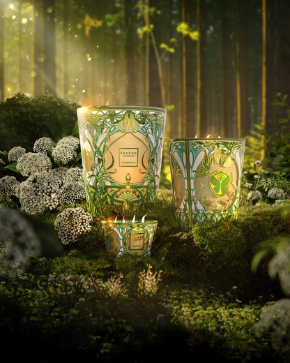 Baobab Tomorrowland geurkaarsen in een groene tuin – sfeerbeeld 1