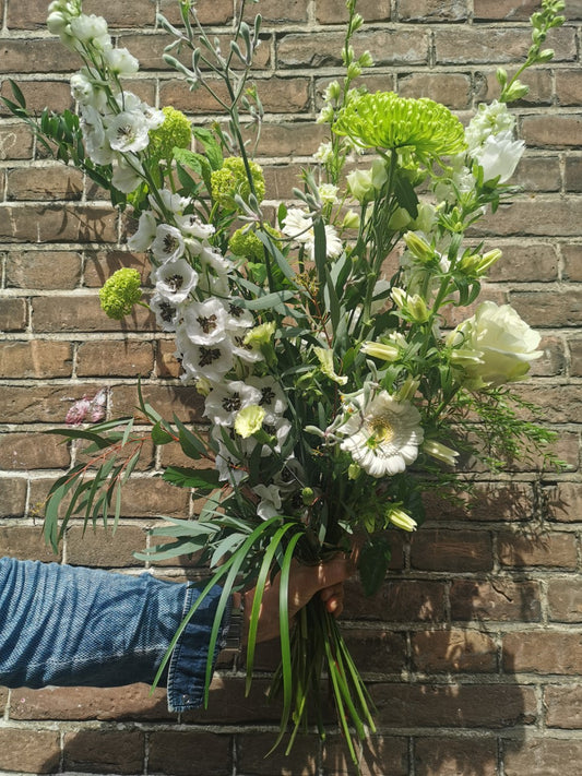 Los gebonden boeket wit – vers boeket wit, bloemist De Bloementuin Meppel – afbeelding 2