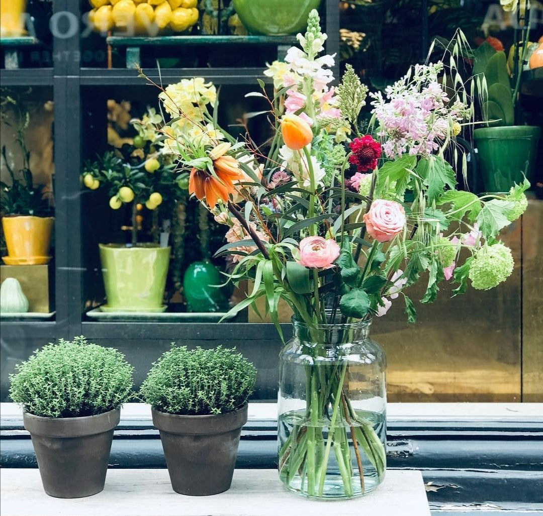 Vers seizoensboeket op vaas – bloemenabonnement De Bloementuin Meppel
